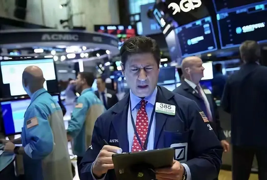 中国刚买109亿美债,转头市场就崩了?真正的危险信号在后面