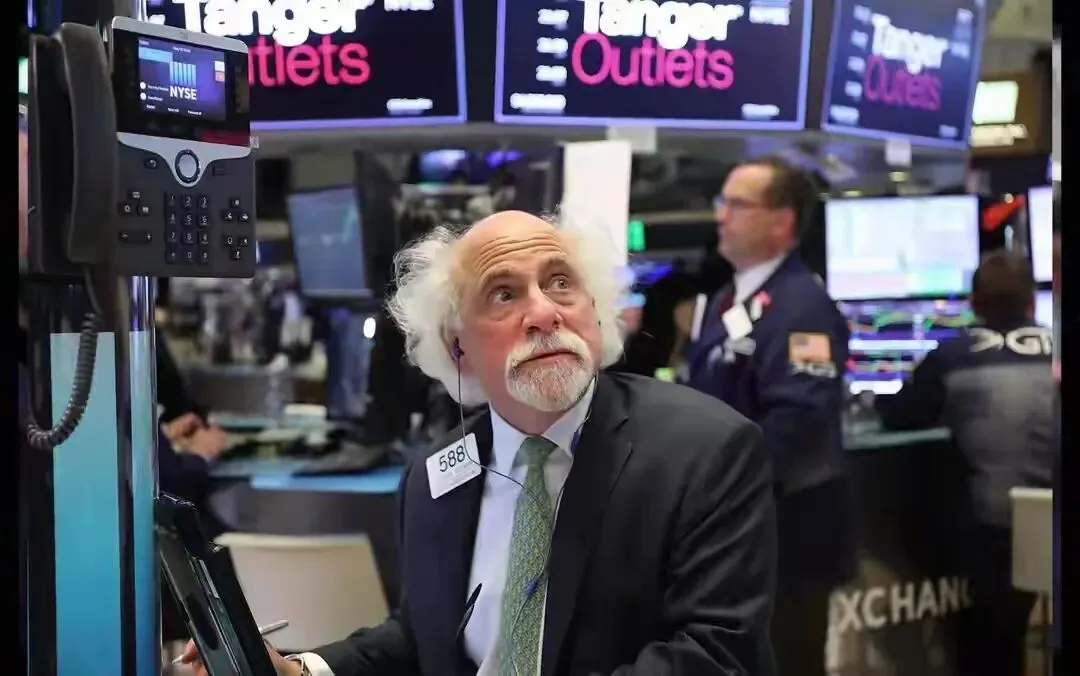 中国刚买109亿美债,转头市场就崩了?真正的危险信号在后面