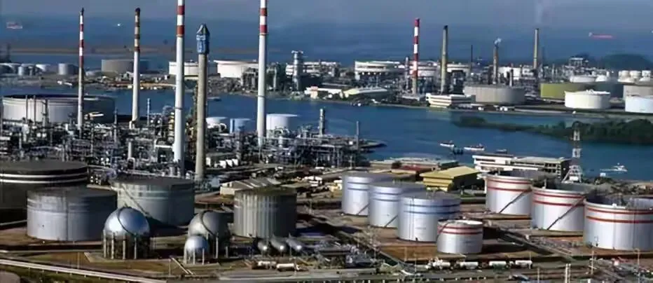 中国刚买109亿美债,转头市场就崩了?真正的危险信号在后面