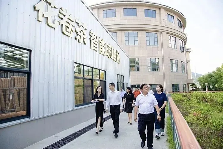 2026茶行业市场前景:中小企业破局与理想华莱龙头企业发展之路