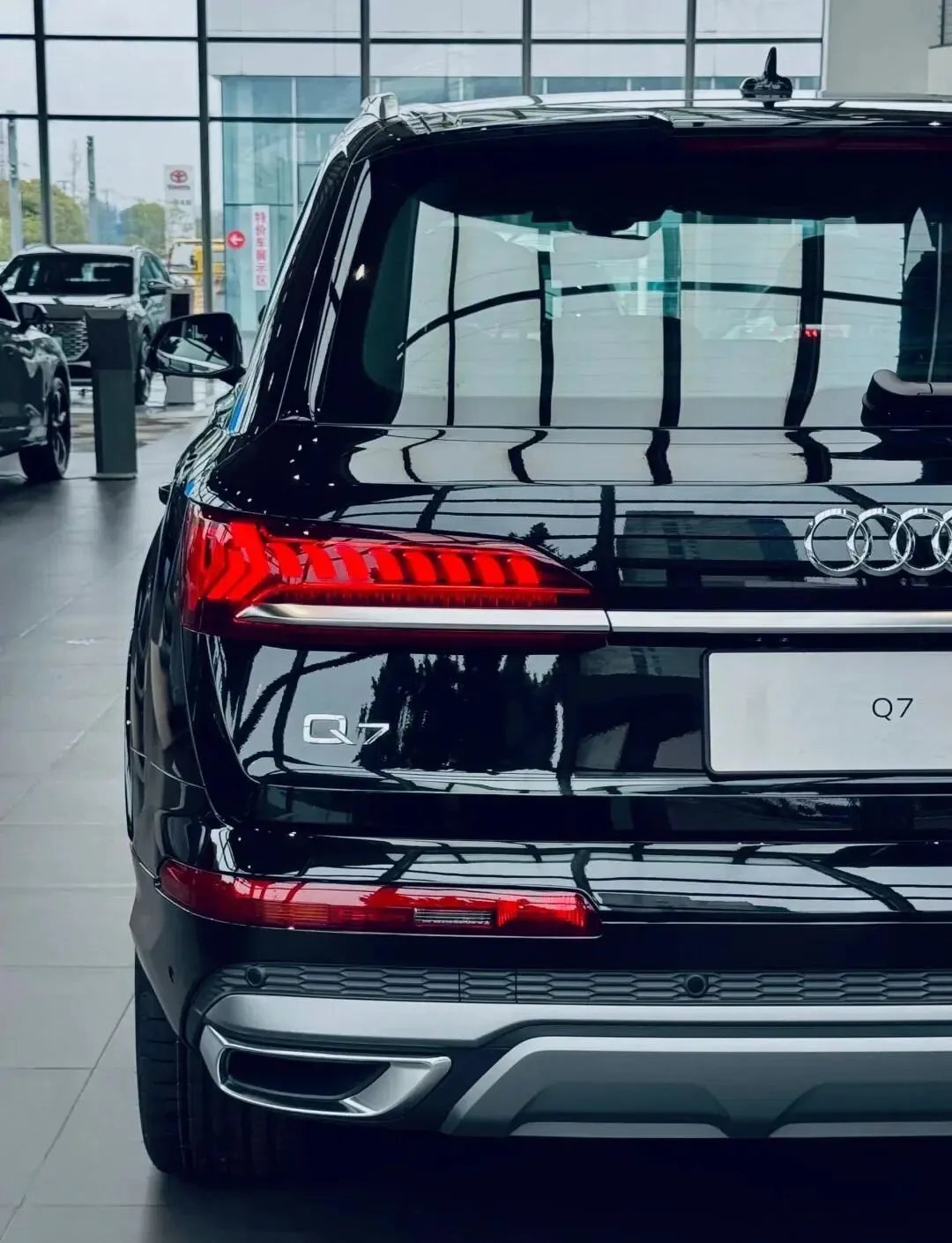 奥迪 Q7 的 ＂全能王＂ 营销纯属忽悠,这些硬伤让它配不上豪华标杆