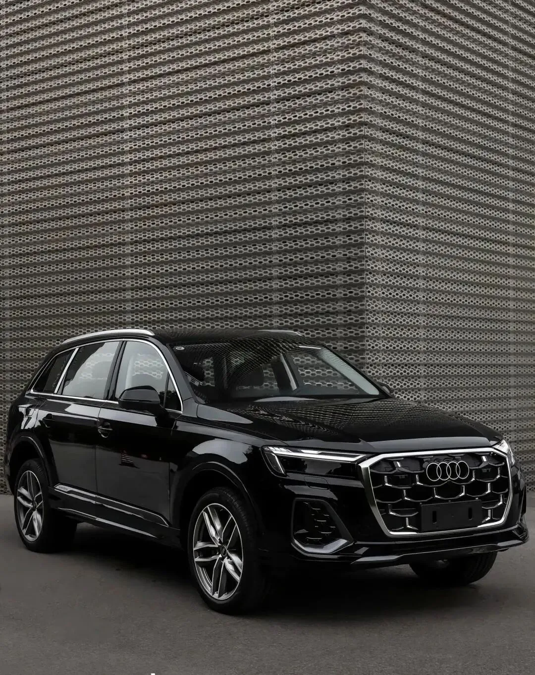 奥迪 Q7 的 ＂全能王＂ 营销纯属忽悠,这些硬伤让它配不上豪华标杆