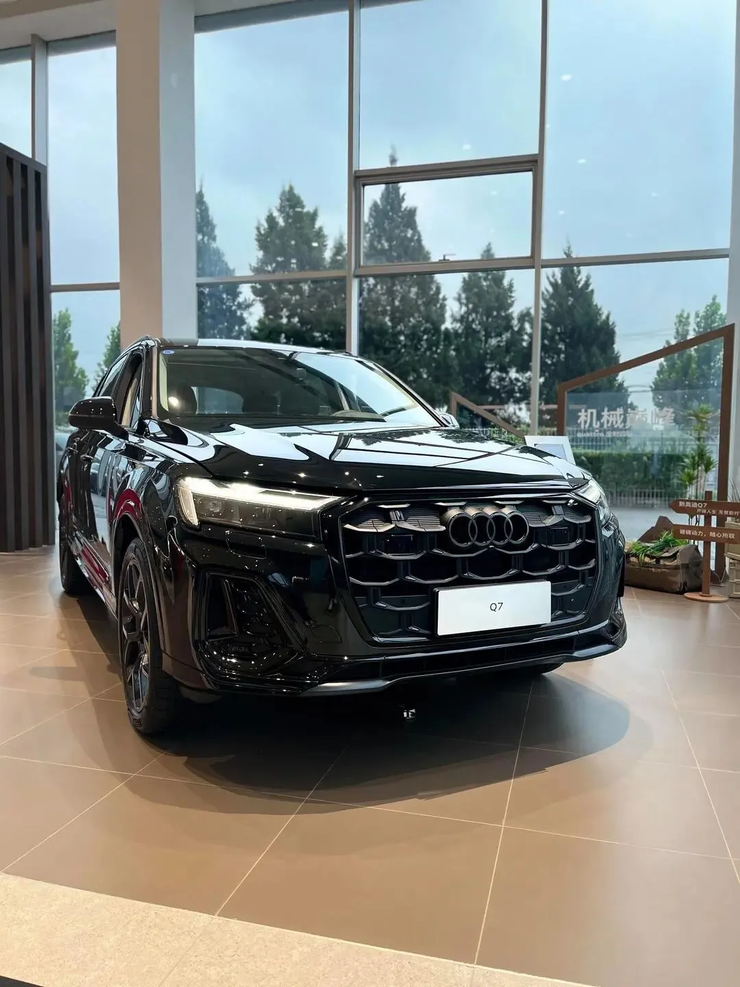 奥迪 Q7 的 ＂全能王＂ 营销纯属忽悠,这些硬伤让它配不上豪华标杆