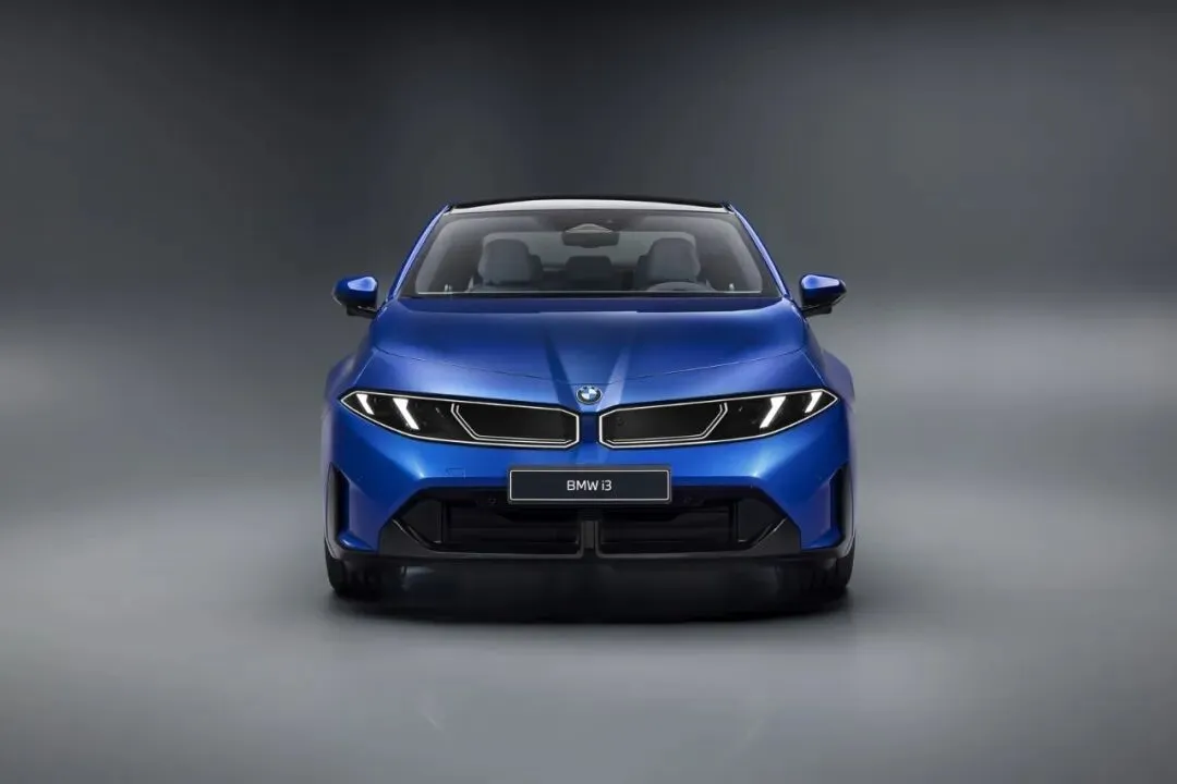 【绑架整个豪华电动车市场】2027年买豪华电动轿车,BMW i3和奔驰C-Class EQ怎么选?这篇对比把优缺点说透了