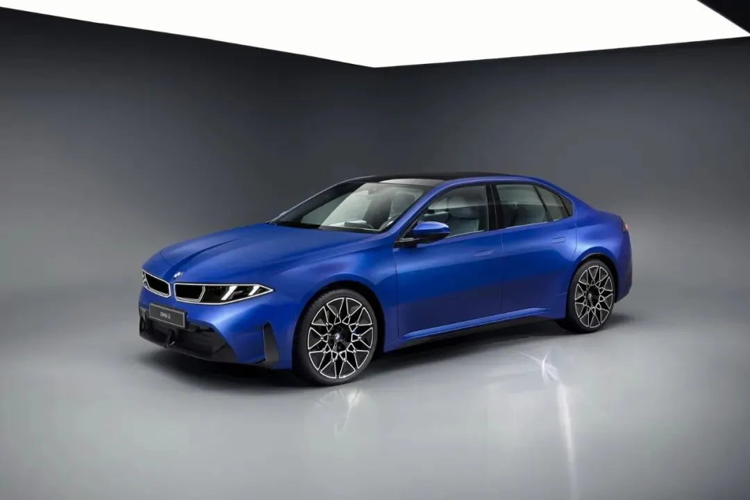 【绑架整个豪华电动车市场】2027年买豪华电动轿车,BMW i3和奔驰C-Class EQ怎么选?这篇对比把优缺点说透了