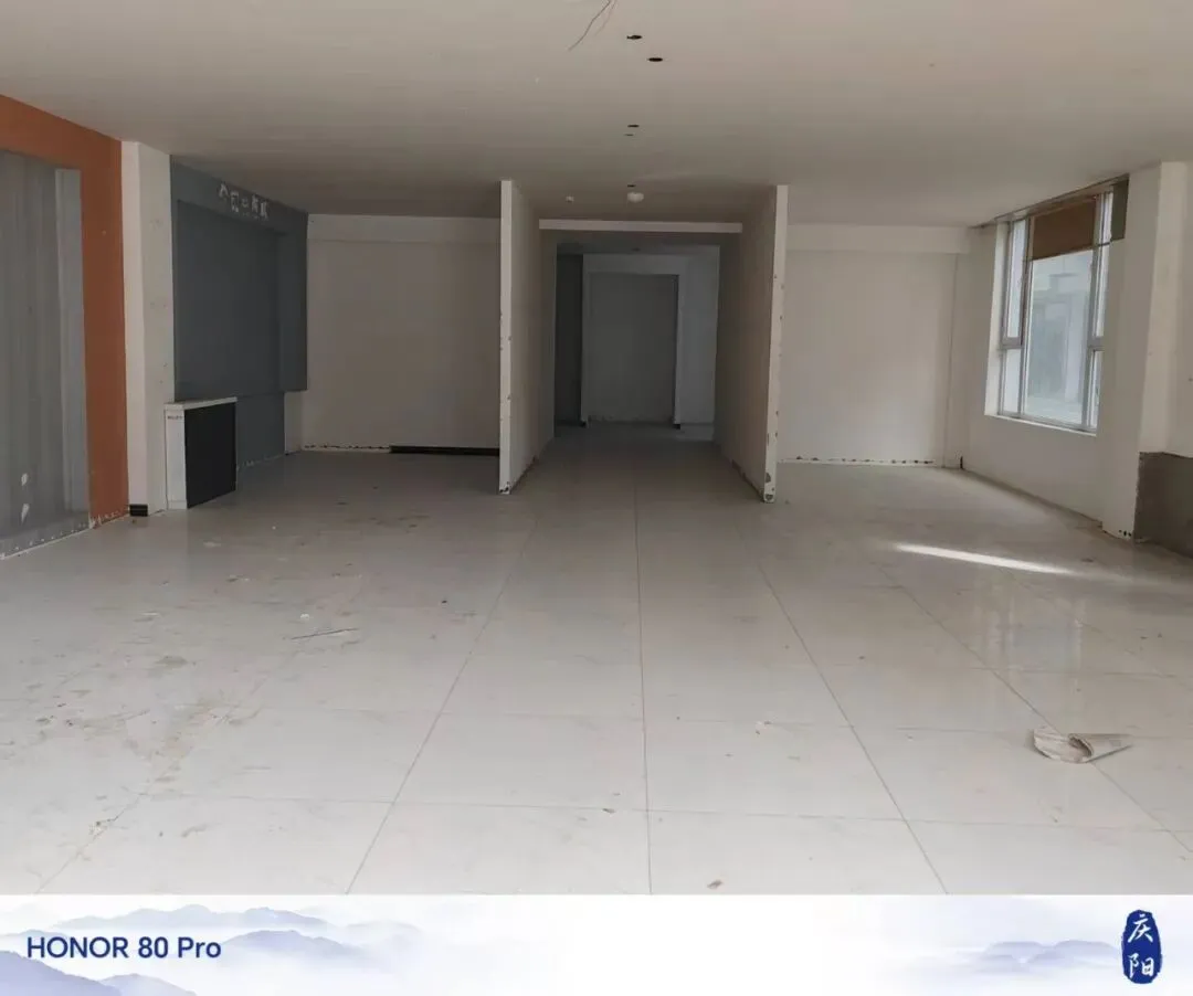 华池县南区泰华建材市场黄金地段(消防队对面),黄金旺铺诚意出租!