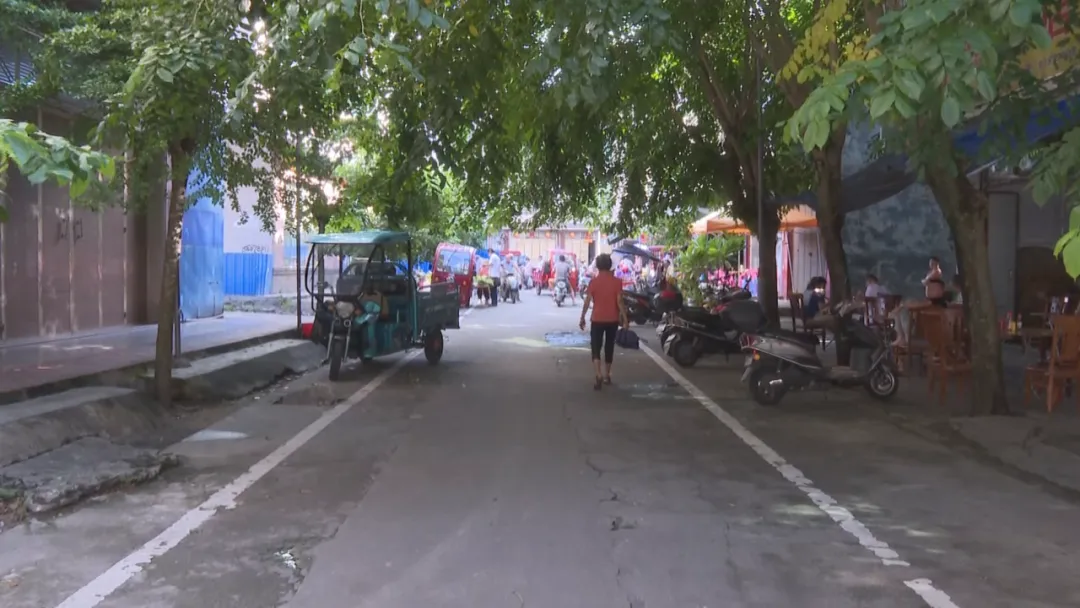 新闻曝光:原水口市场周边流动摊贩违规经营 有待加强管理