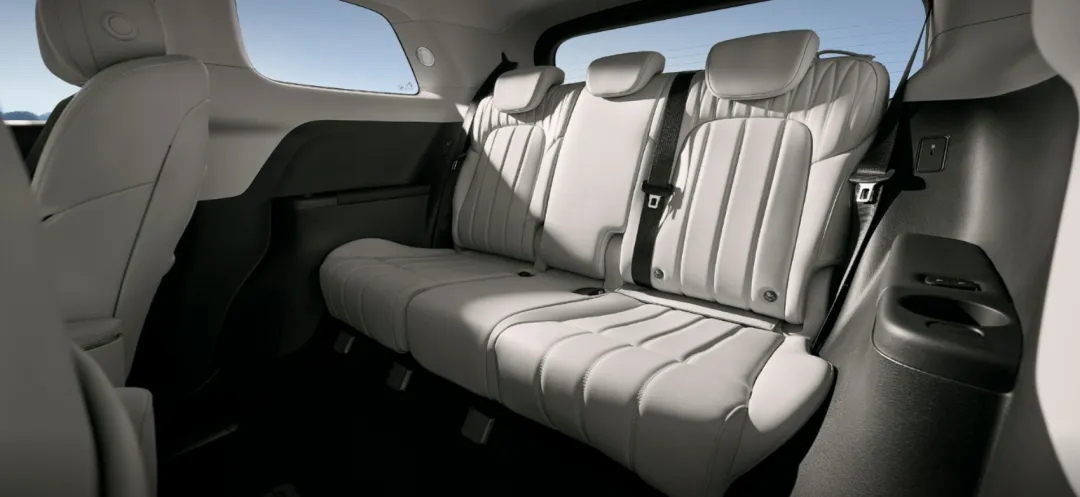 【新车上市】硬抢市场之冠军版梦想家,其他MPV怎么接,3月10日岚图梦想家冠军版上市,30.99万,配置参考乾崑Pro,车价同比优惠5万!