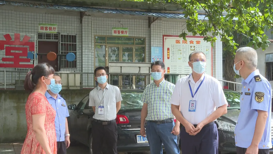 县市场监管局机关党委联合爱心企业慰问县人民医院抗疫一线人员