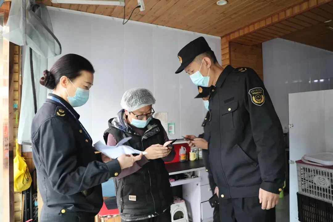 兰州市市场监管局开展网络餐饮突击检查 守护群众“舌尖上的安全”