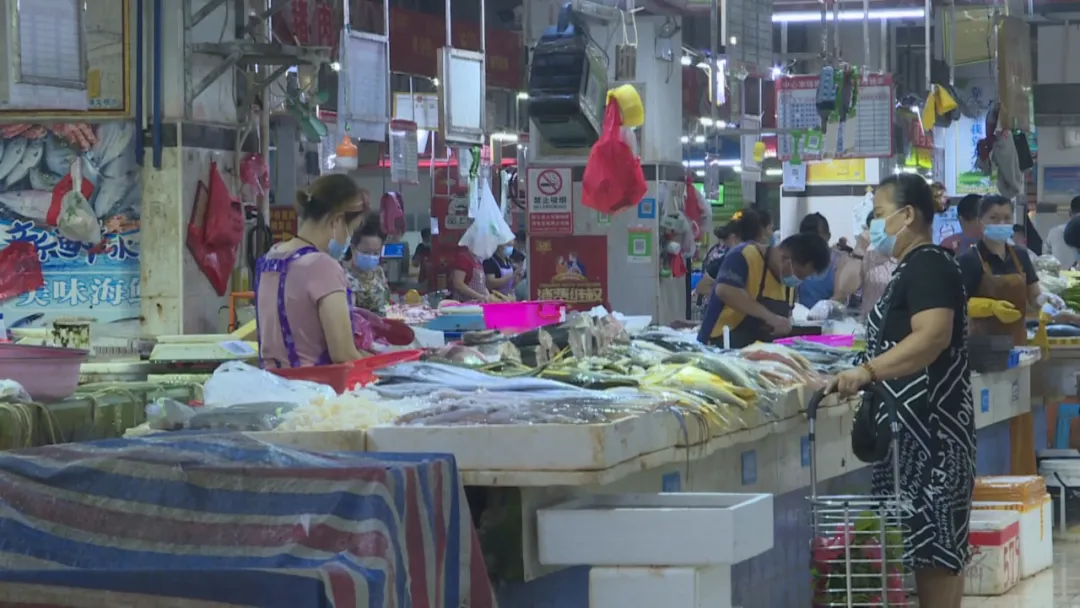 【曝光台】县城中心市场海鲜市场周边环境有待治理