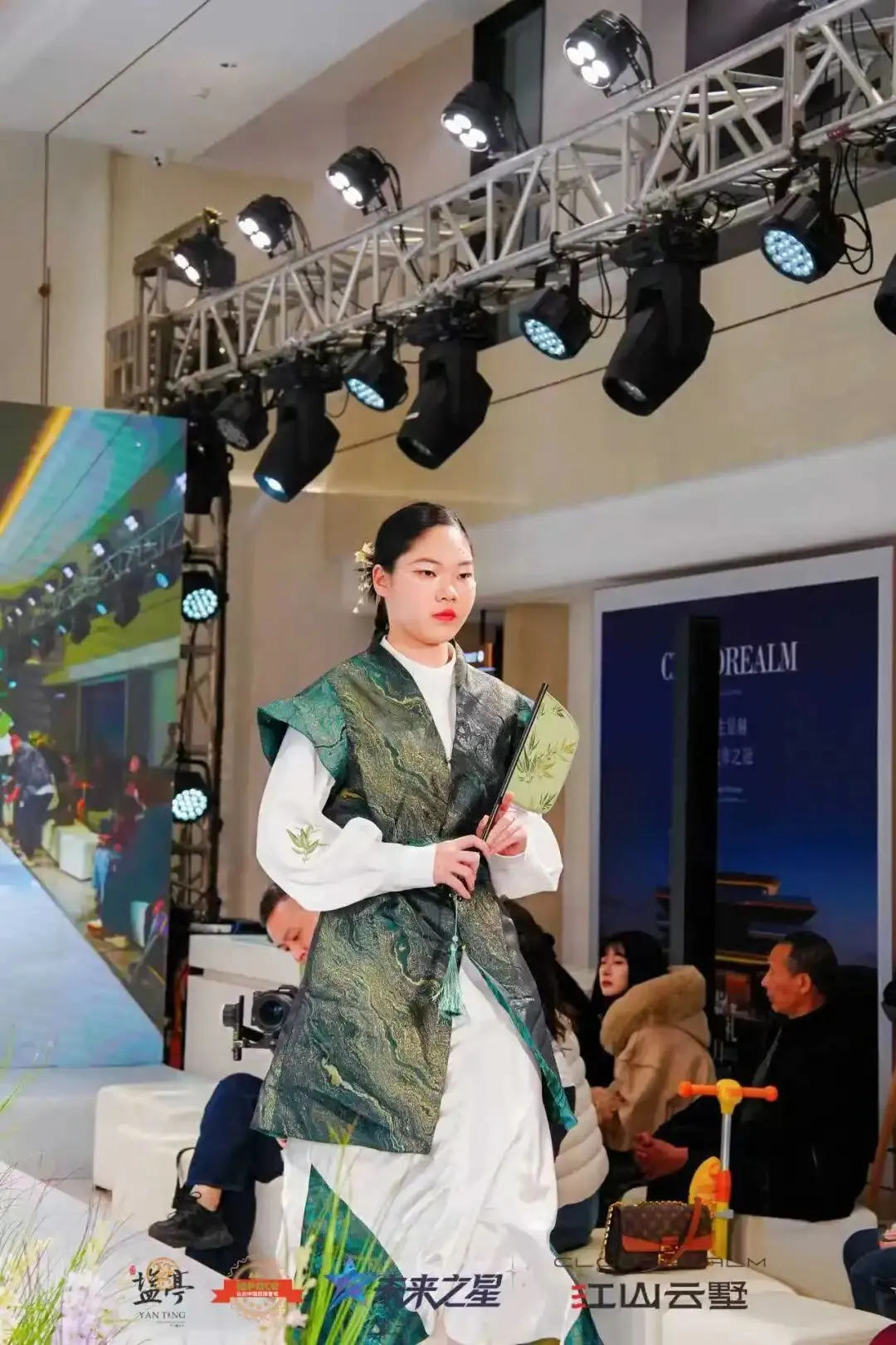 双喜临门!江山云墅营销中心&奢宅样板间今日开放,2026盐亭首届「未来之星」少儿才艺大赛盛大启航!