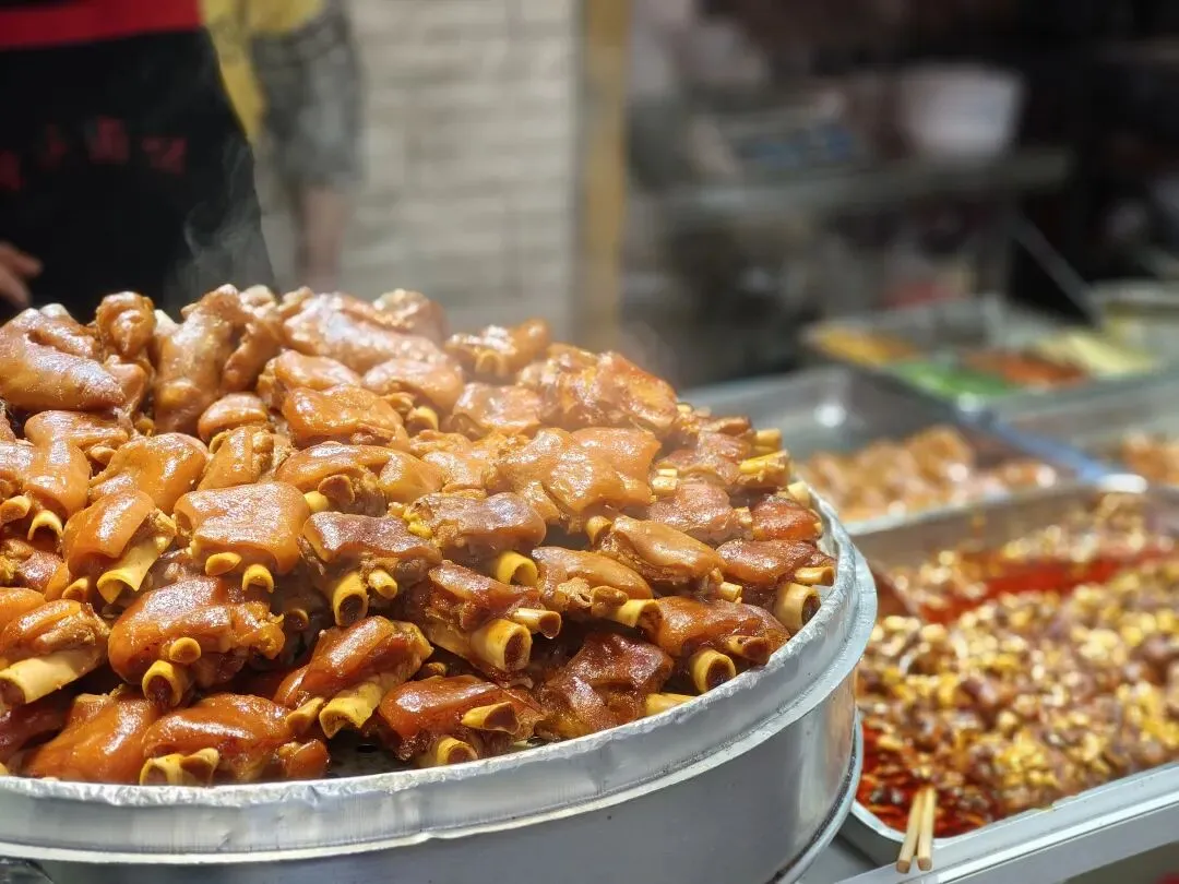 春天里的昆明“篆新农贸市场”