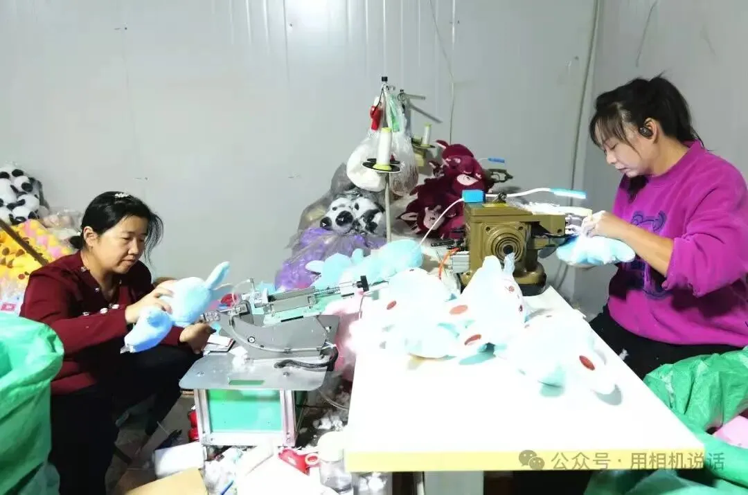 盐山毛绒玩具“萌翻”国内外市场