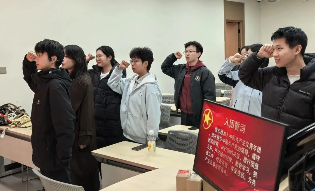 周总结丨计算机科学与技术一班 团组织生活会顺利开展