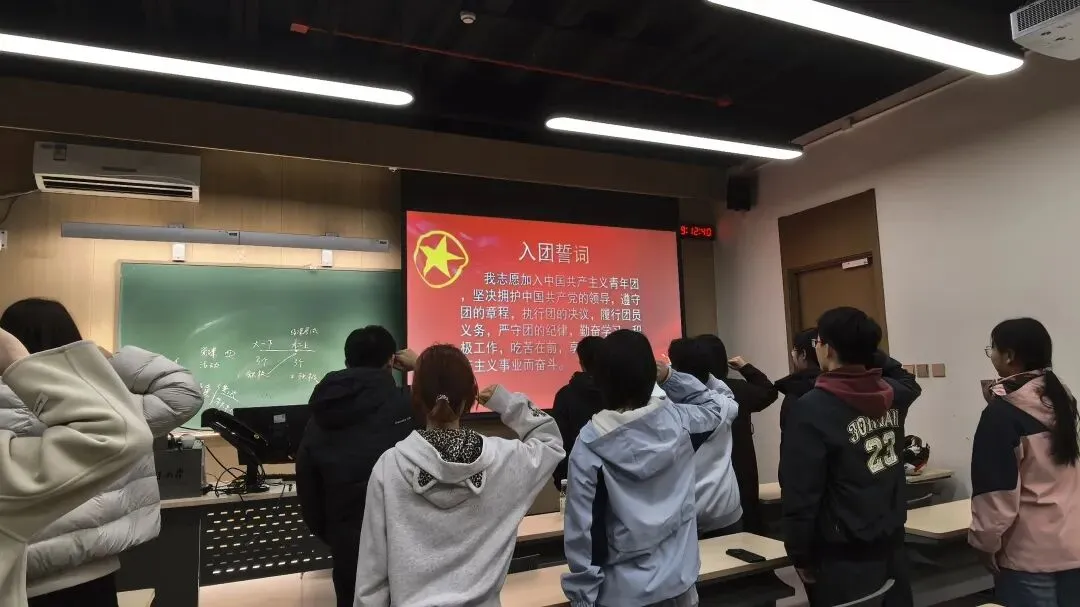 周总结丨计算机科学与技术一班 团组织生活会顺利开展