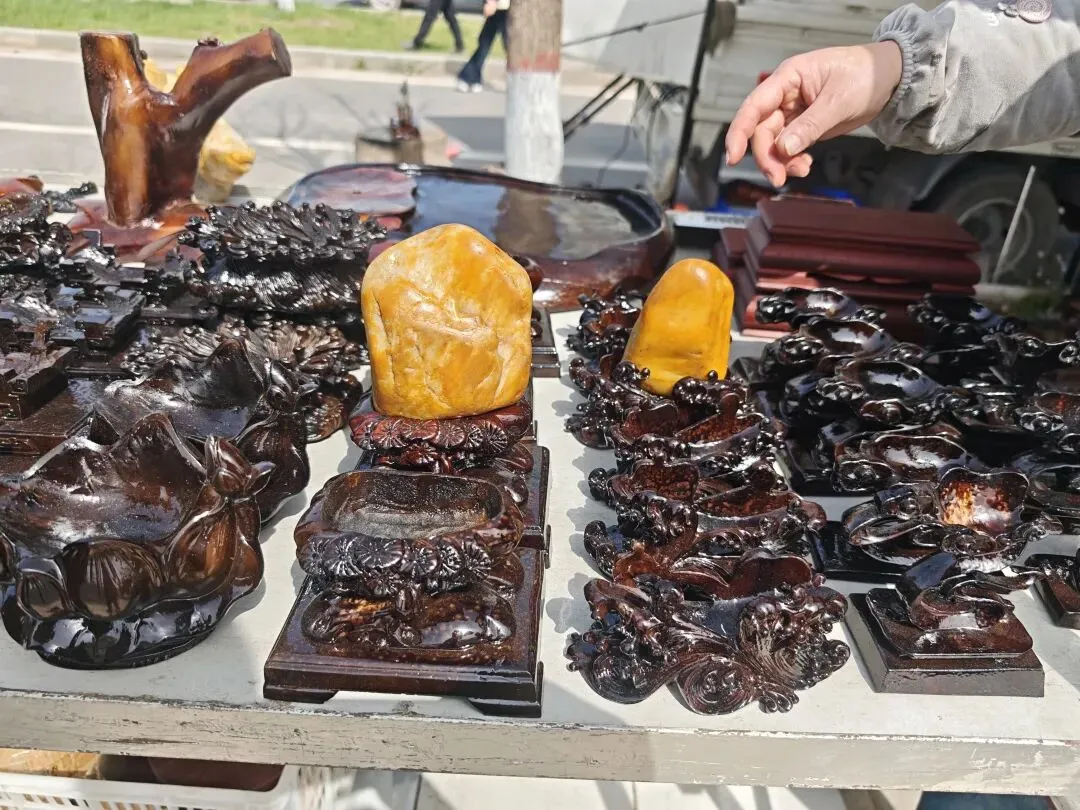 西安周边游||行走泾阳,逛泾河大道石头市场,去太平镇孙家堡村看杏花,与春天来一场约会!