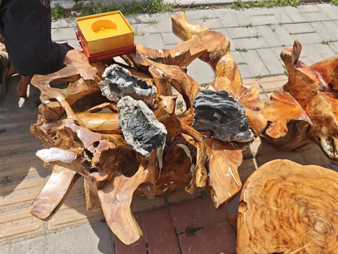 西安周边游||行走泾阳,逛泾河大道石头市场,去太平镇孙家堡村看杏花,与春天来一场约会!