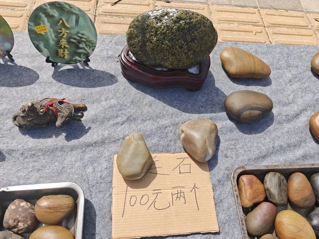 西安周边游||行走泾阳,逛泾河大道石头市场,去太平镇孙家堡村看杏花,与春天来一场约会!