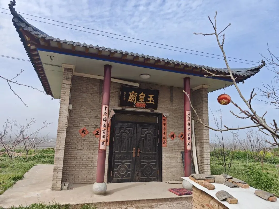 西安周边游||行走泾阳,逛泾河大道石头市场,去太平镇孙家堡村看杏花,与春天来一场约会!