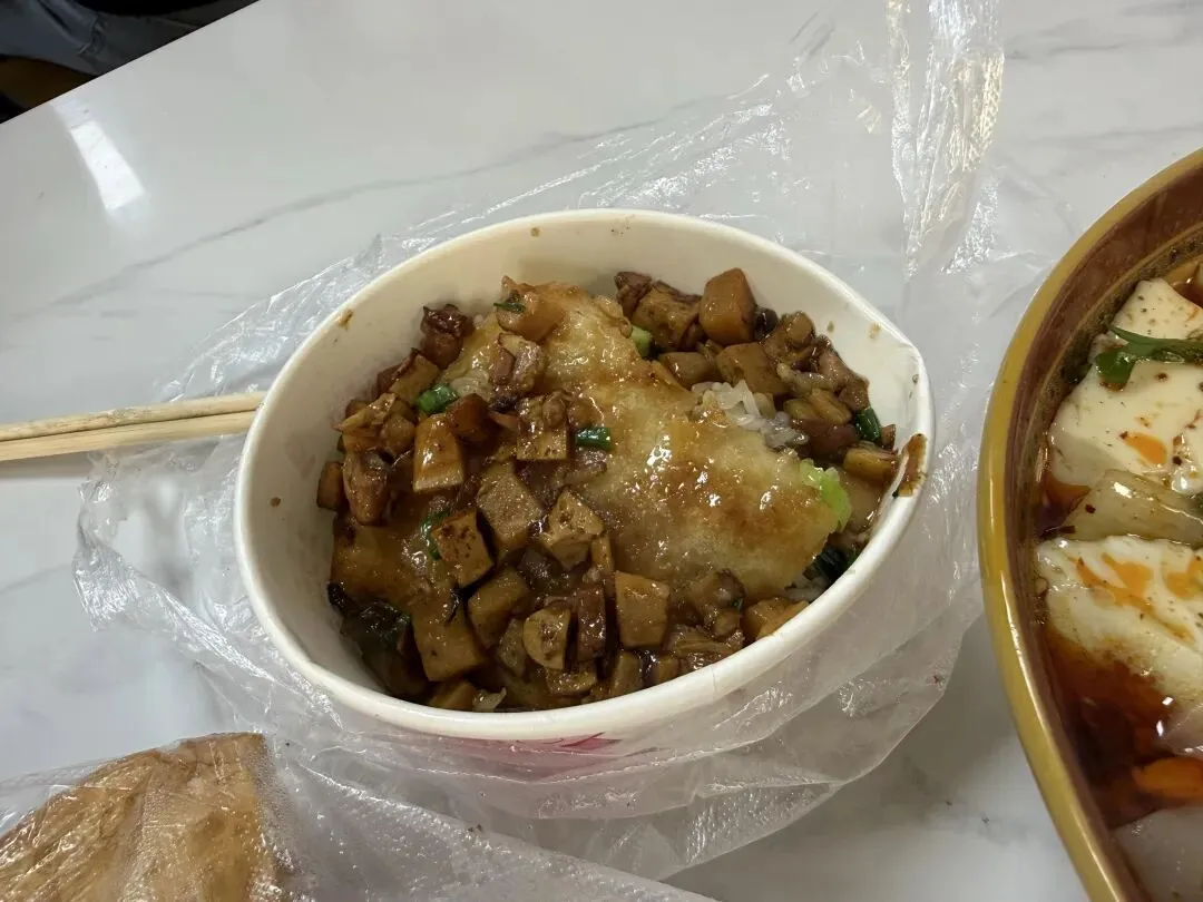 在武昌铁机路农贸市场过早品种多得挑花眼了