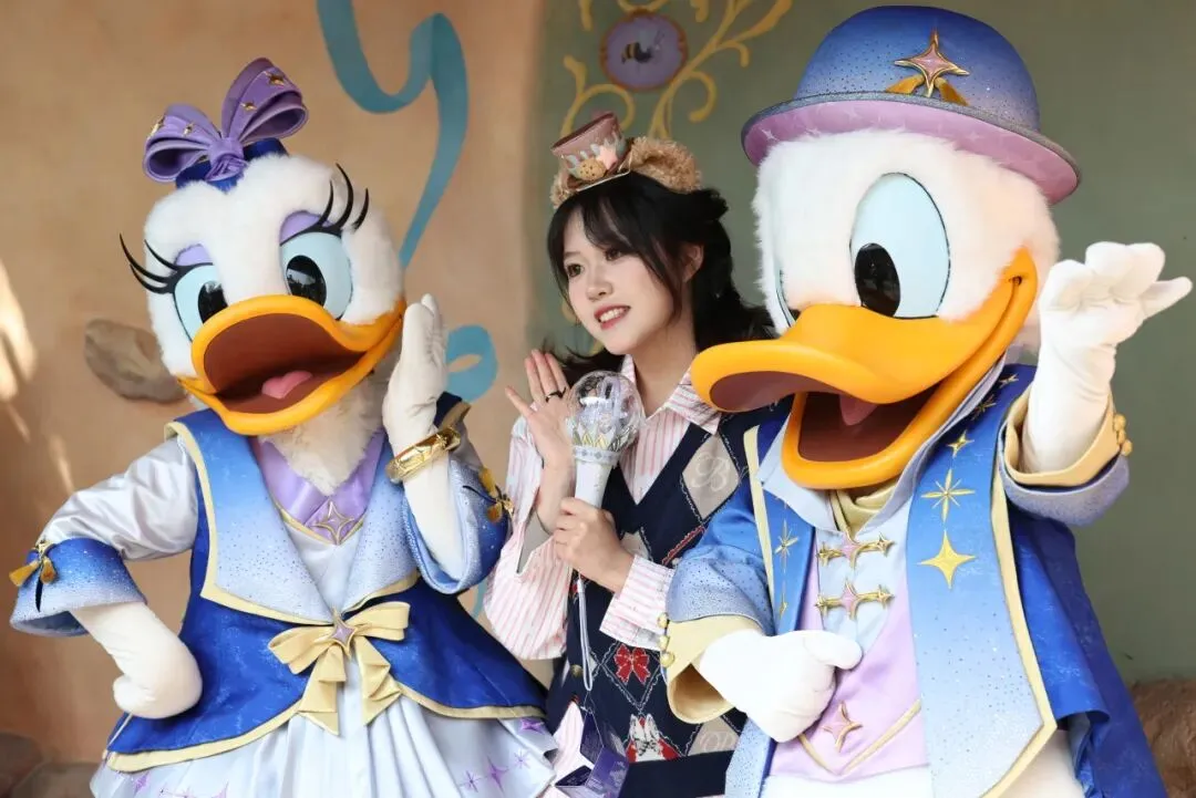 阿里妈妈发布营销智能体引擎“AI万相”,迪士尼10周年庆典启幕,腾讯元宝月活破亿,全棉时代、蕉内等品牌动态