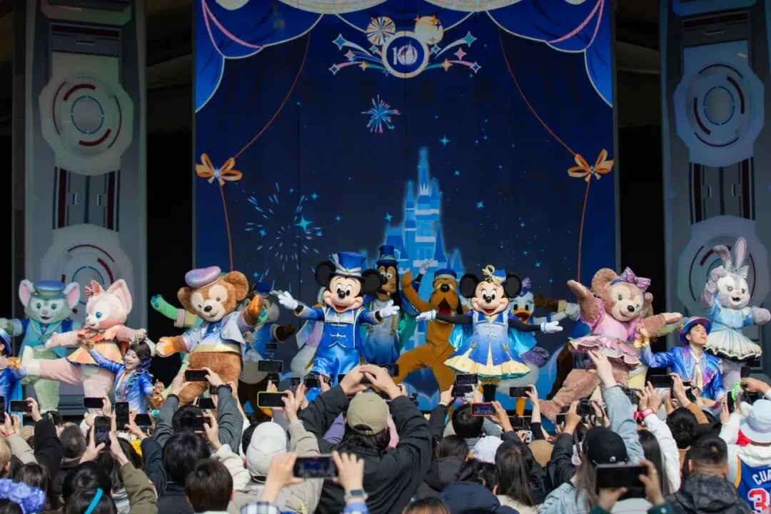 阿里妈妈发布营销智能体引擎“AI万相”,迪士尼10周年庆典启幕,腾讯元宝月活破亿,全棉时代、蕉内等品牌动态