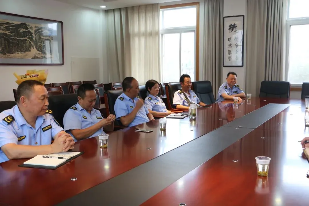 县市场监管局举行干部荣誉退休仪式