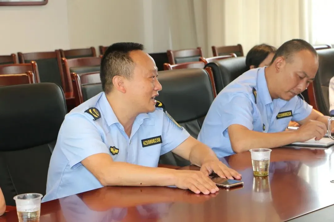 县市场监管局举行干部荣誉退休仪式