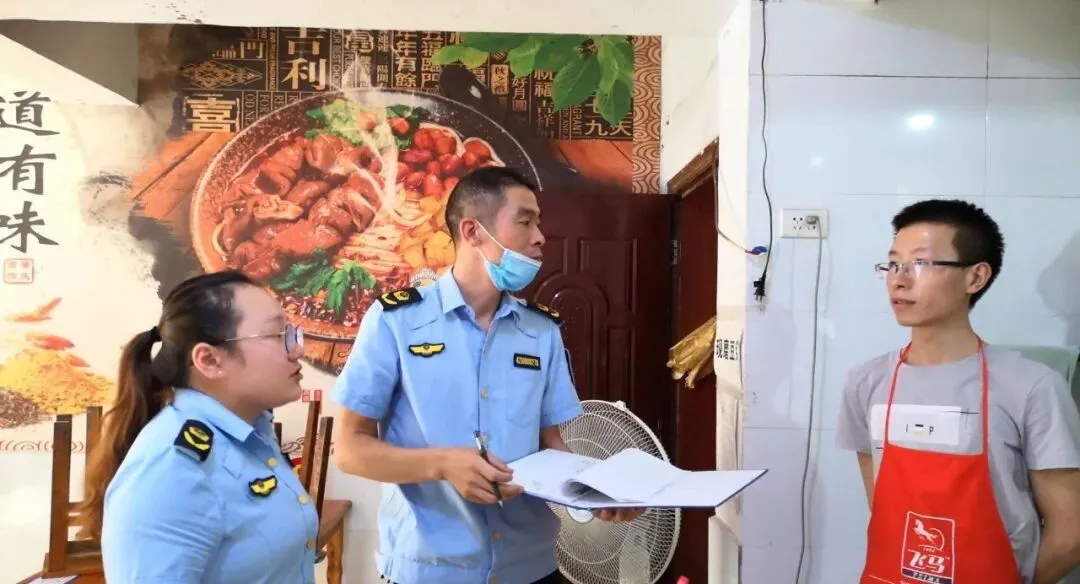 县市场监管局举行干部荣誉退休仪式