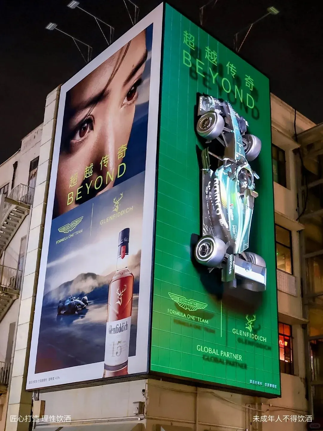 最近火爆上海滩的户外广告很出圈?场景营销竟有如此威力