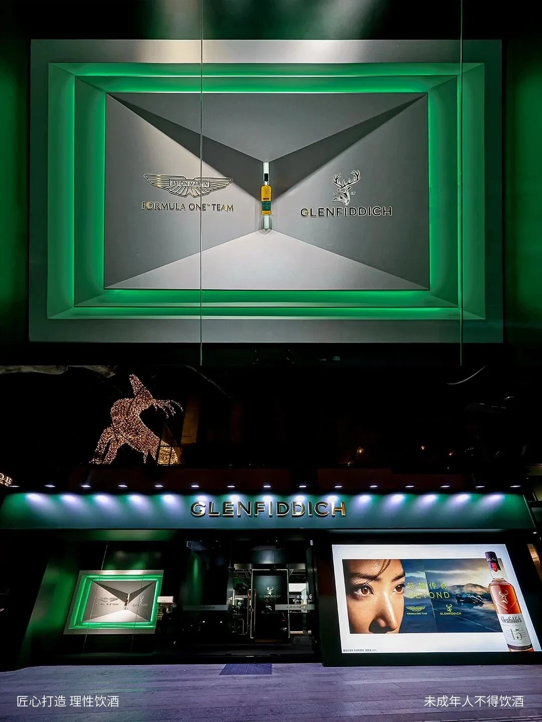 最近火爆上海滩的户外广告很出圈?场景营销竟有如此威力