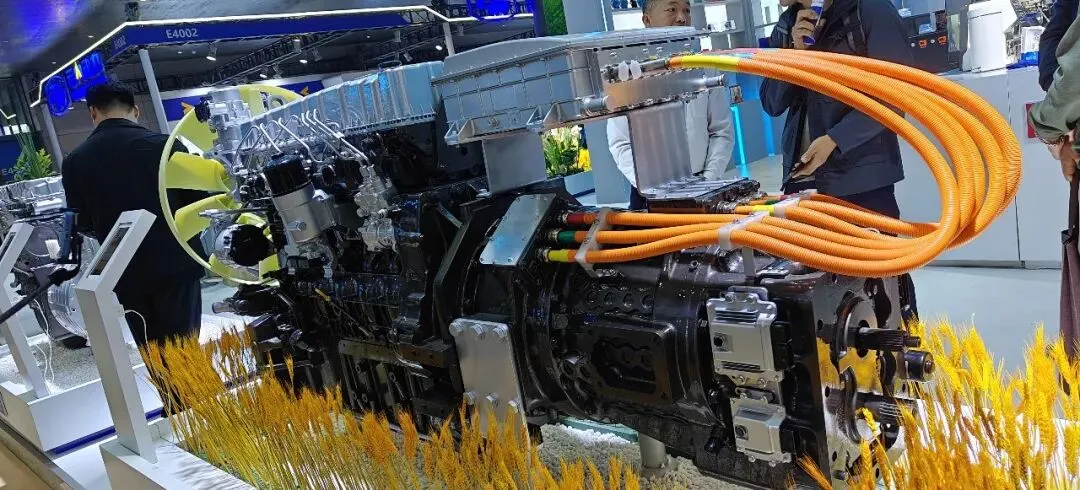 混合动力拖拉机全景洞察:技术曙光已现,市场迷雾待散