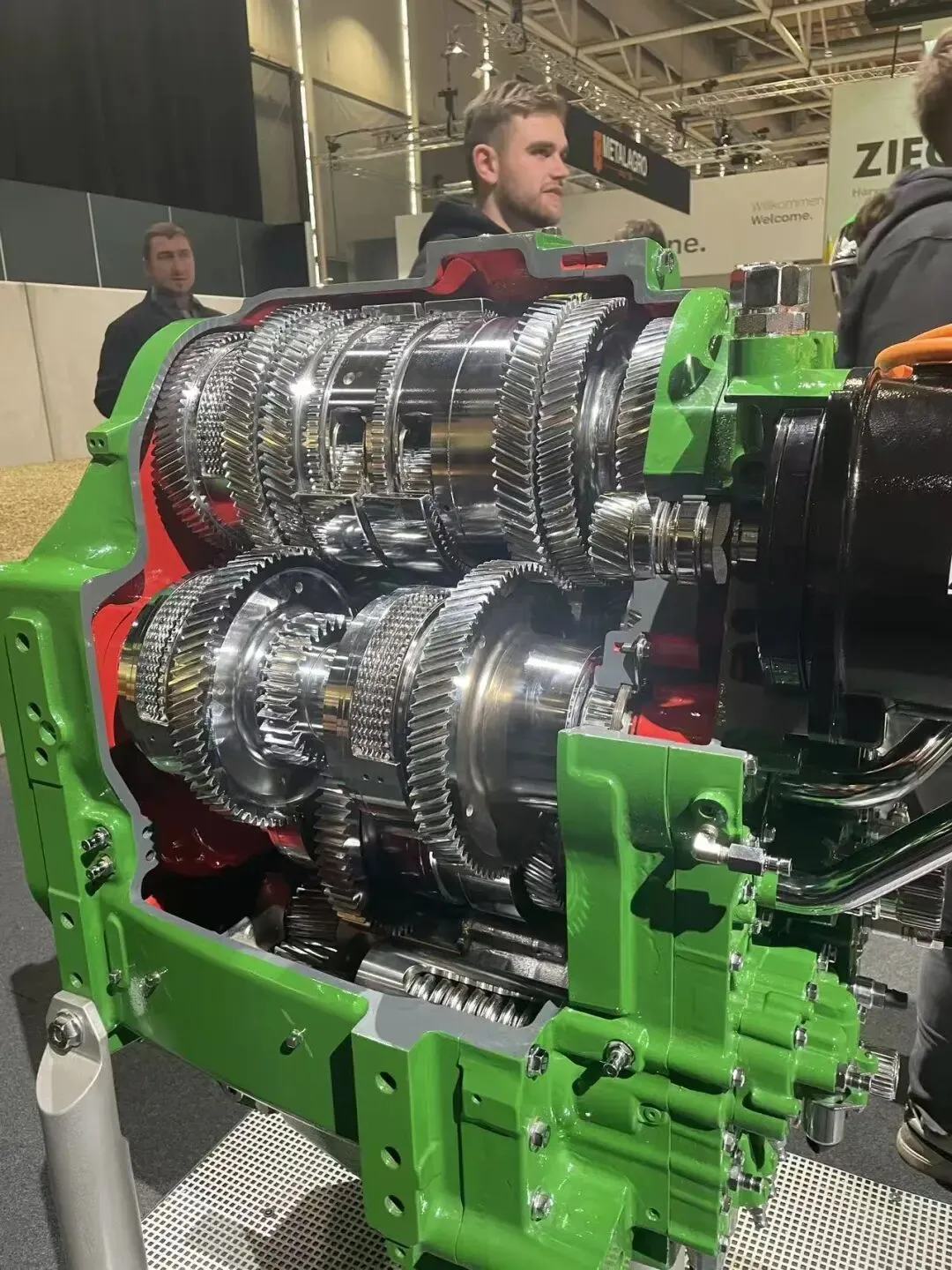 混合动力拖拉机全景洞察:技术曙光已现,市场迷雾待散