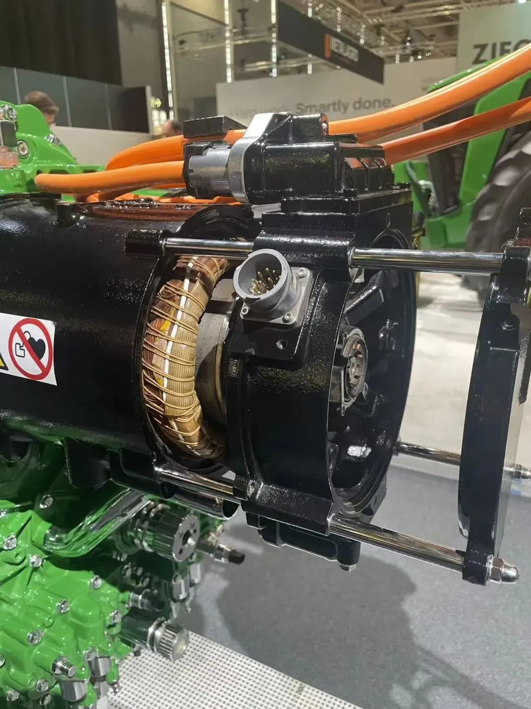 混合动力拖拉机全景洞察:技术曙光已现,市场迷雾待散