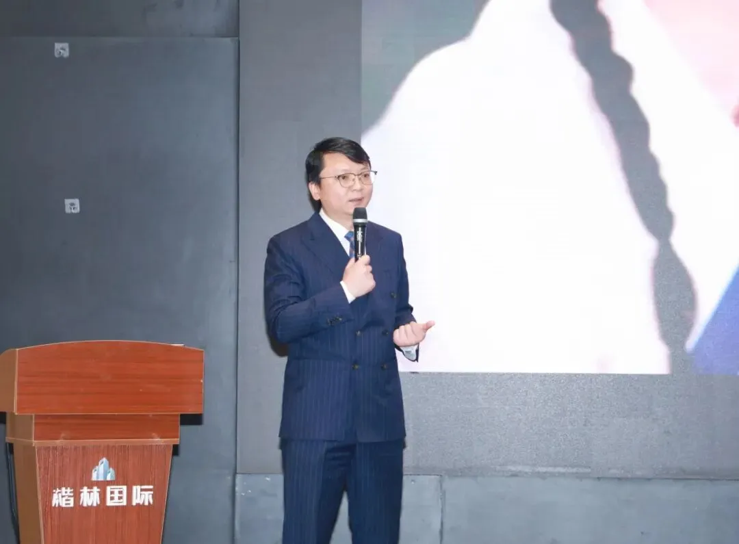 “养虾式”AI营销实战营举办 天地人为AI营销筑牢法律后盾