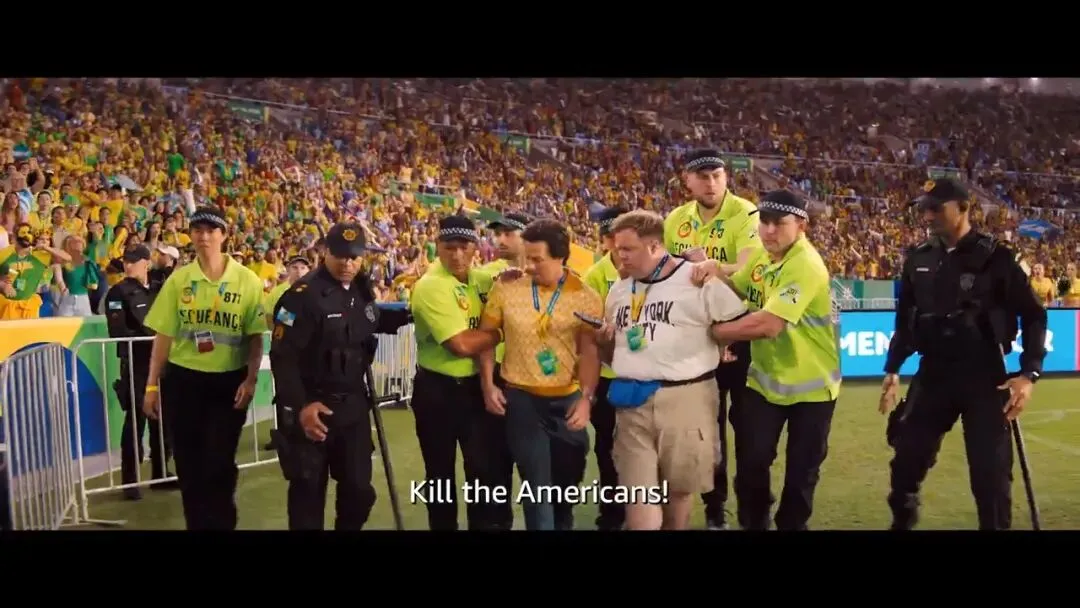 2026 爆笑 R 级喜剧《抖擞》:营销鬼才闯祸世界杯,荒诞逃亡笑料拉满