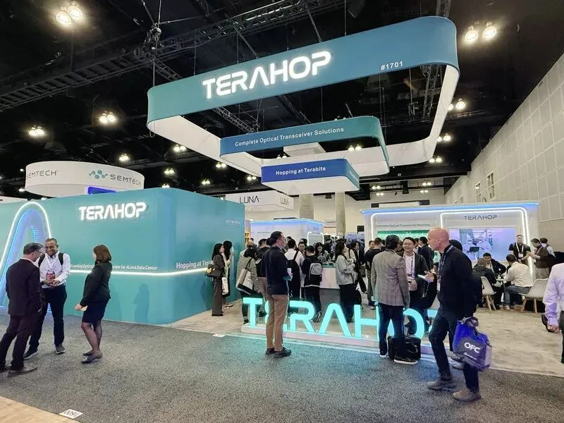 专访TeraHop营销副总裁于让尘博士:12.8T XPO与6.4T NPO重磅新品连发,以光互联创新突破AI算力瓶颈