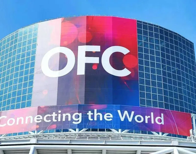 专访TeraHop营销副总裁于让尘博士:12.8T XPO与6.4T NPO重磅新品连发,以光互联创新突破AI算力瓶颈