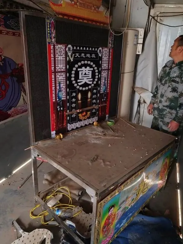 【二手市场】电子供桌/遮阳伞/上下铺/冷藏展示柜/商用高压锅/路面切割机/炸鸭炉/5米LED/油烟机…