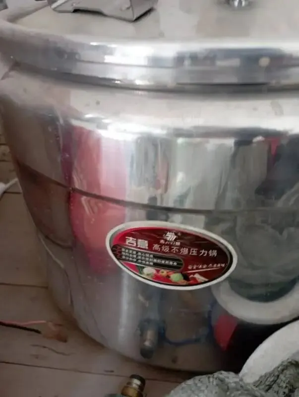 【二手市场】电子供桌/遮阳伞/上下铺/冷藏展示柜/商用高压锅/路面切割机/炸鸭炉/5米LED/油烟机…