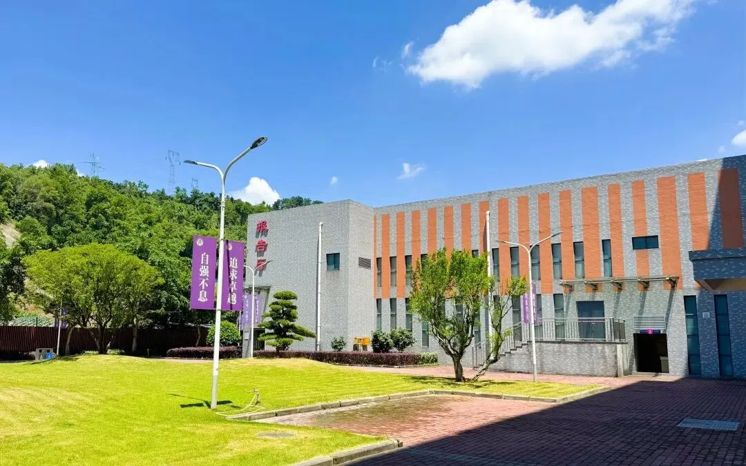 重庆市江津区京师实验学校招市场招生运营,双语数学,双语物理,雅思教师,升学及学生活动教师,招生办营销,驻校教官四、实验员本科起报