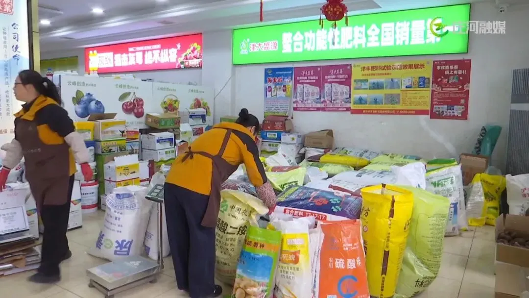 春耕备播正当时 我市农资市场供销两旺