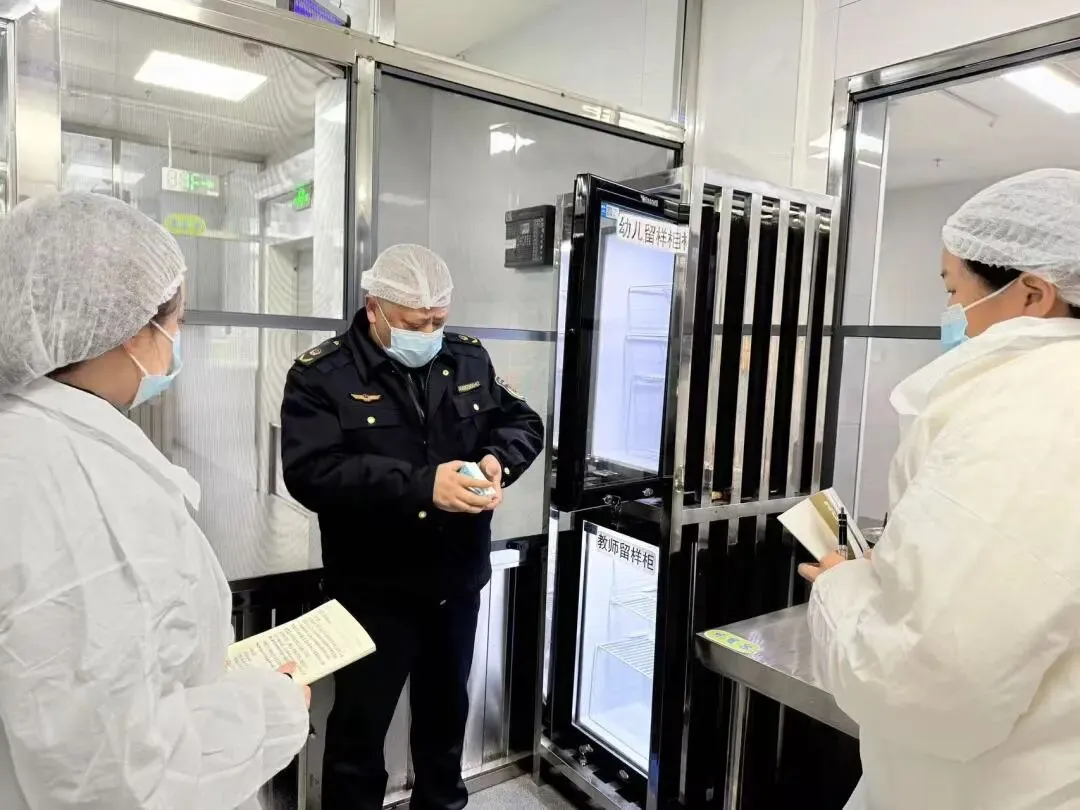 【园所动态】德江县市场监督管理局到德江县第十一幼儿园开展校园食品安全专项检查工作