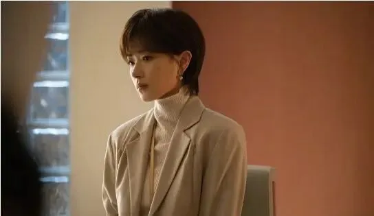 从营销总监到“卖保险”,一个985硕士选的降维人生