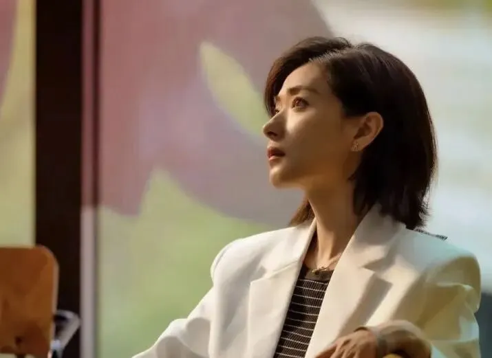 从营销总监到“卖保险”,一个985硕士选的降维人生