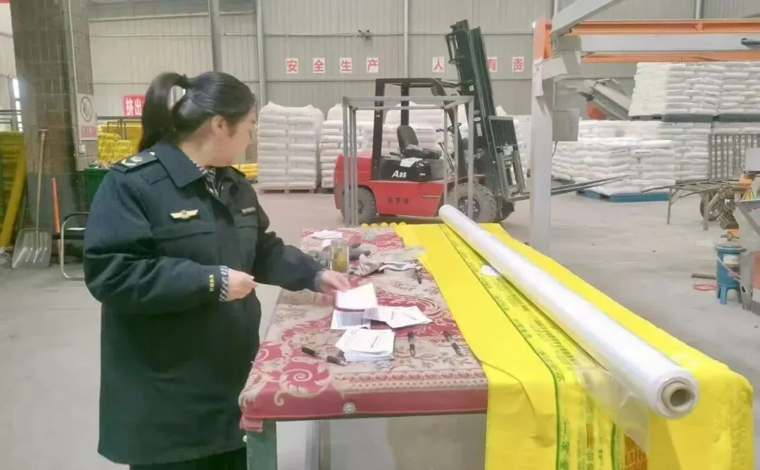 【基层动态】春耕护农在行动——辛店镇市场监督管理所开展农资专项检查