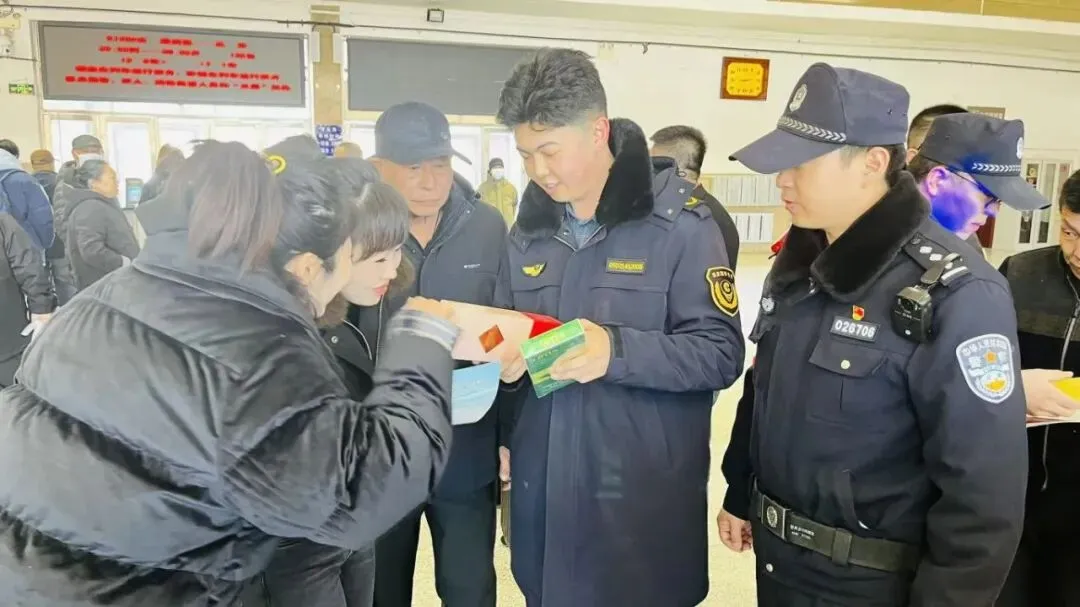 党建引领聚合力 协同共治护市场