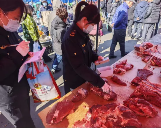 五大连池市市场监督管理局联合公安局开展肉制品专项执法,守护群众舌尖安全