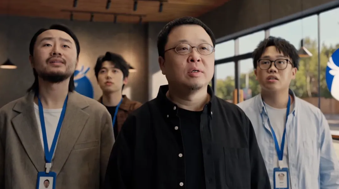 罗永浩端起瑞幸超大杯:一场跨越15年的营销闭环